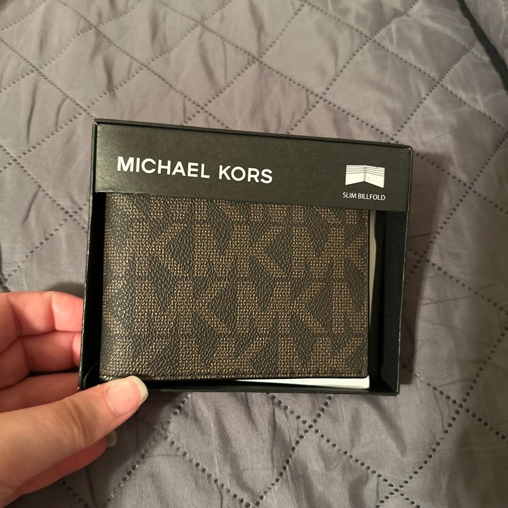 Michael kors men’s wallet!
